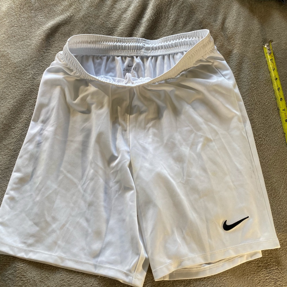 Men’s large white Nike dry fit shorts like new
